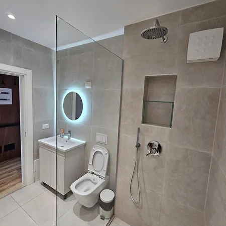 Luxury Square 21, Seven Heavens شقة تيرانا